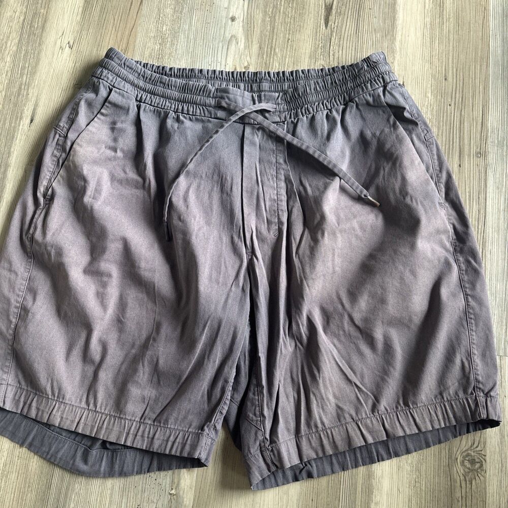 Lululemon Athletica Tech Casual Purple Gray Chino Shorts (Men's Medium)